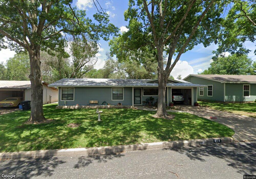 814 N Edison St, Fredericksburg, TX 78624 - photo 1