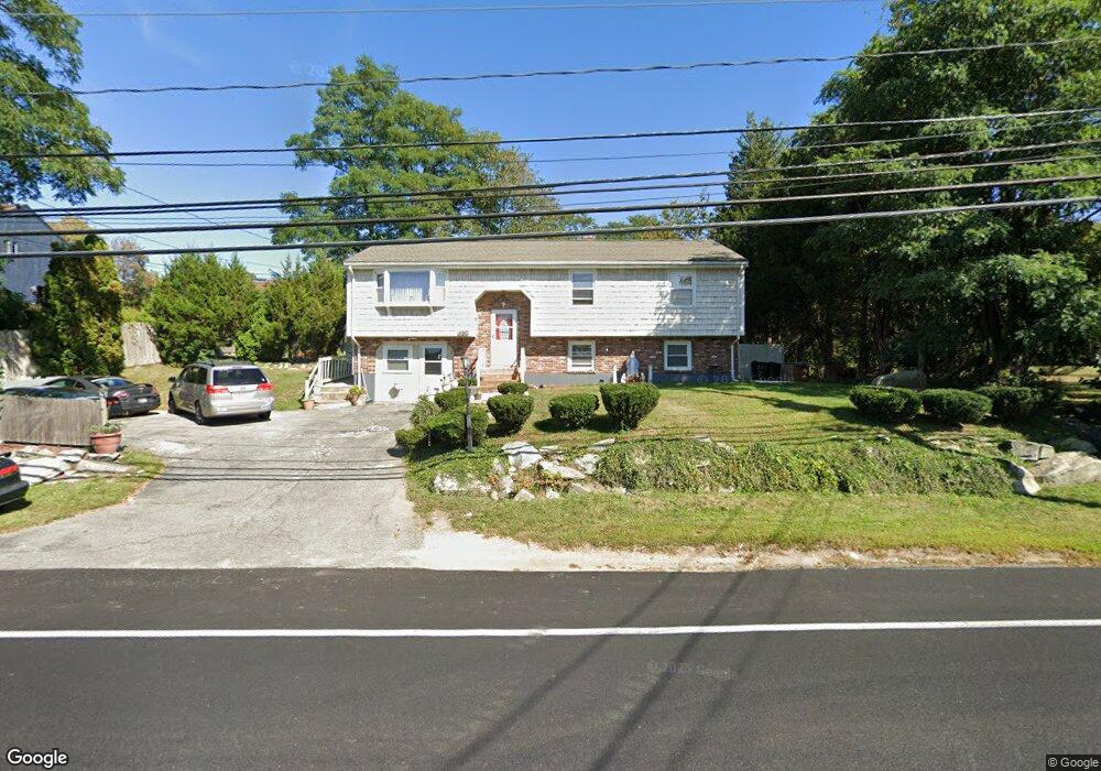 320 Metacom Ave, Bristol, RI 02809 - photo 1