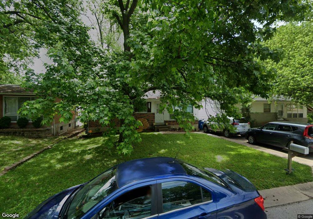 112 Young Dr, Saint Louis, MO 63135 - photo 1