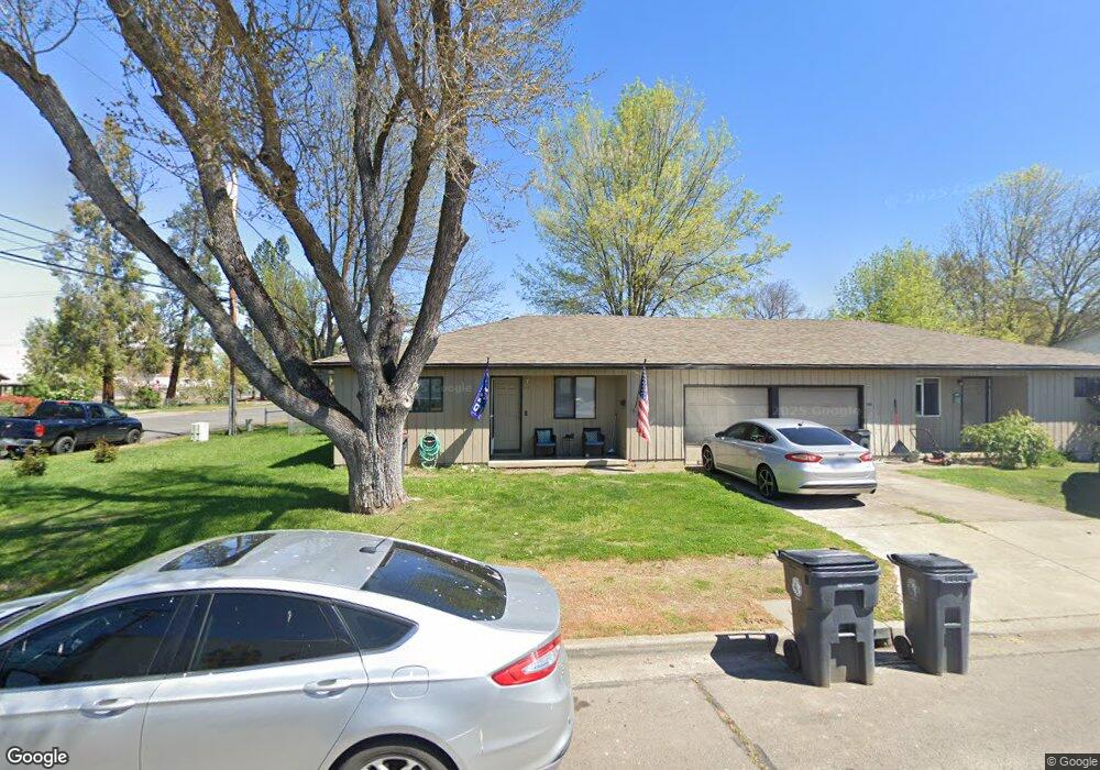 521 S 1st St, Central Point, OR 97502 - photo 1