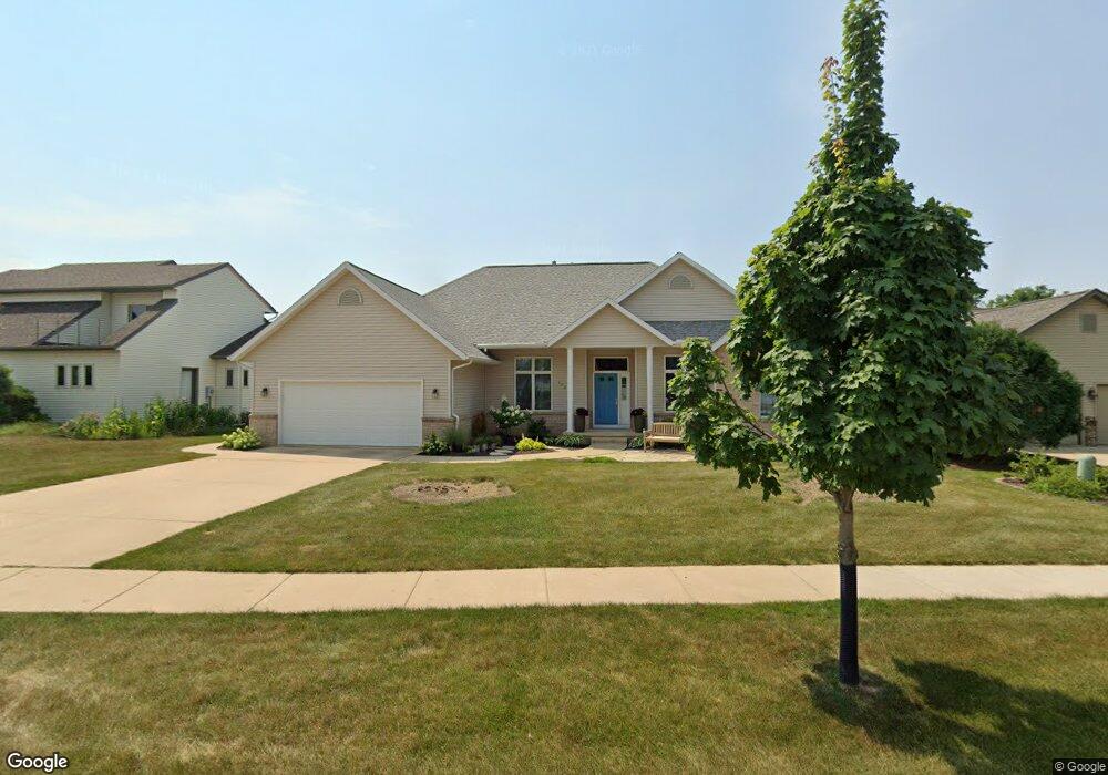 3003 Q Ave NW, Cedar Rapids, IA 52405 - photo 1