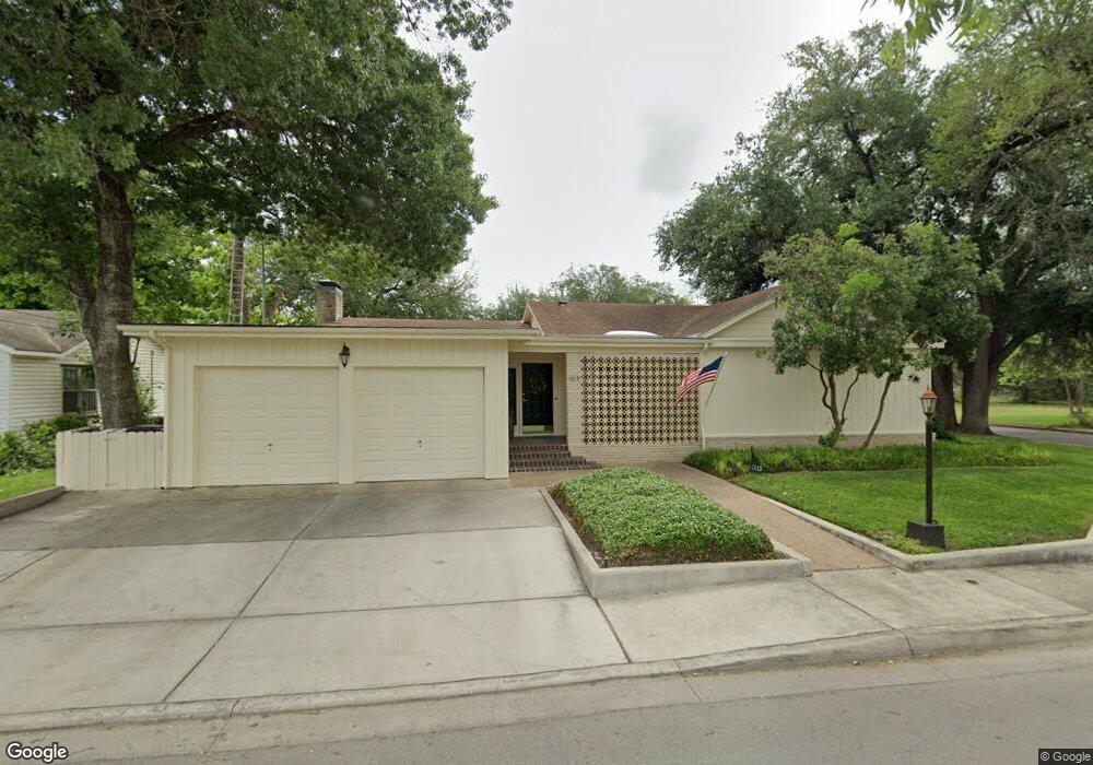 1113 N San Marcos St, Seguin, TX 78155 - photo 1