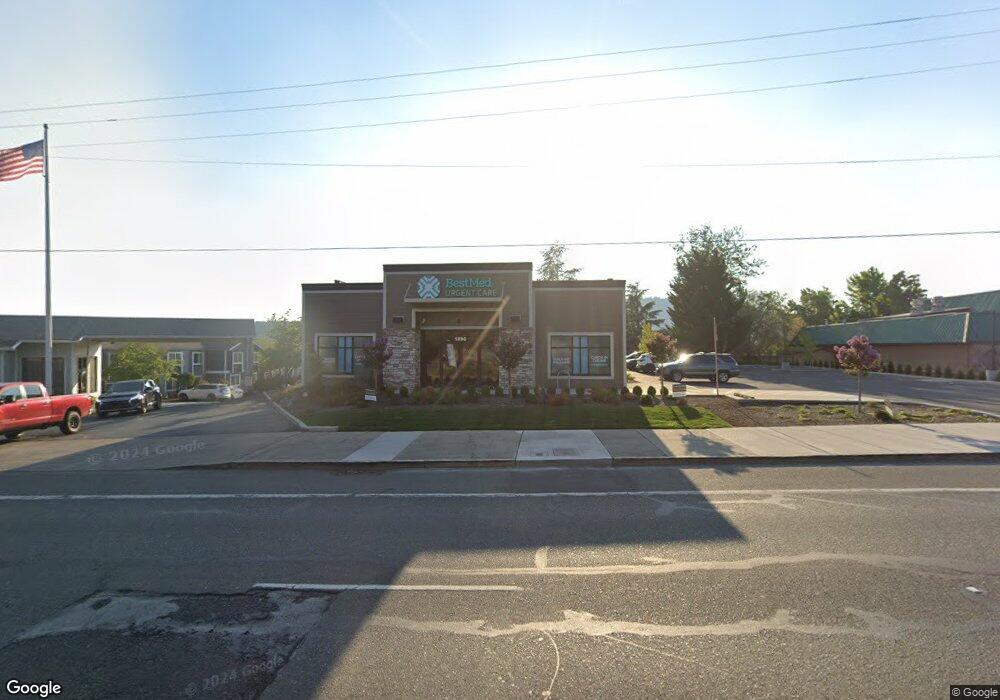 1890 NE 6th St, Grants Pass, OR 97526 - photo 1