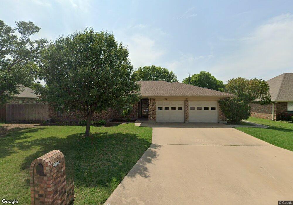 1104 W University Dr, Gainesville, TX 76240 - photo 1
