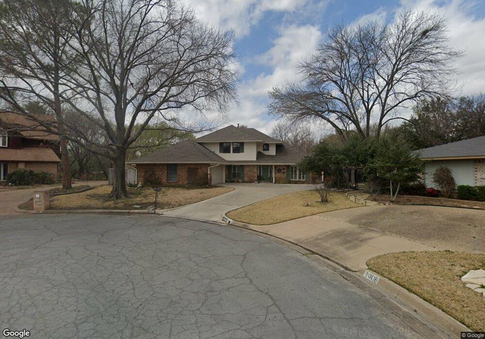 1006 Loch Lomond Dr, Arlington, TX 76012 - photo 1