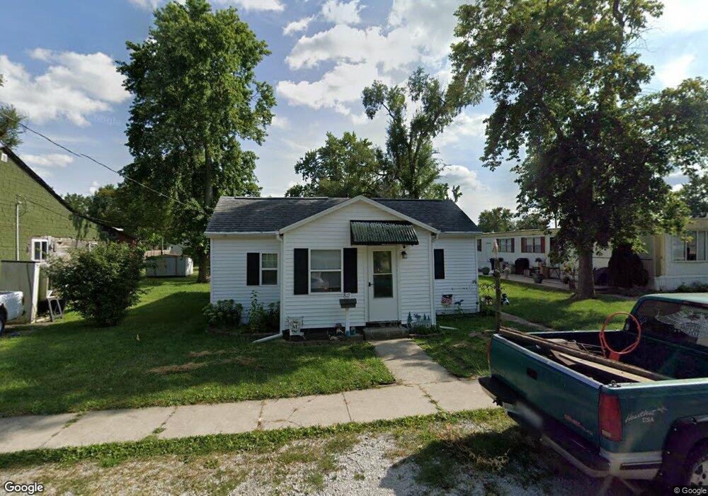 817 E Overton St, Tuscola, IL 61953 - photo 1