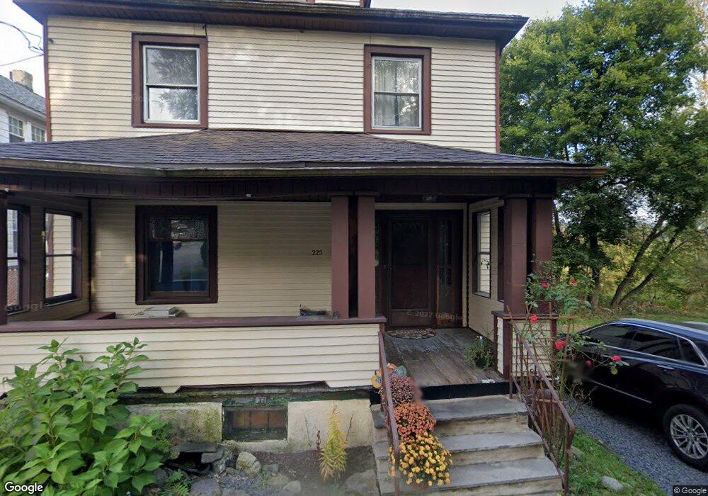 225 Chambers Ct, Taylor, PA 18517 - photo 1