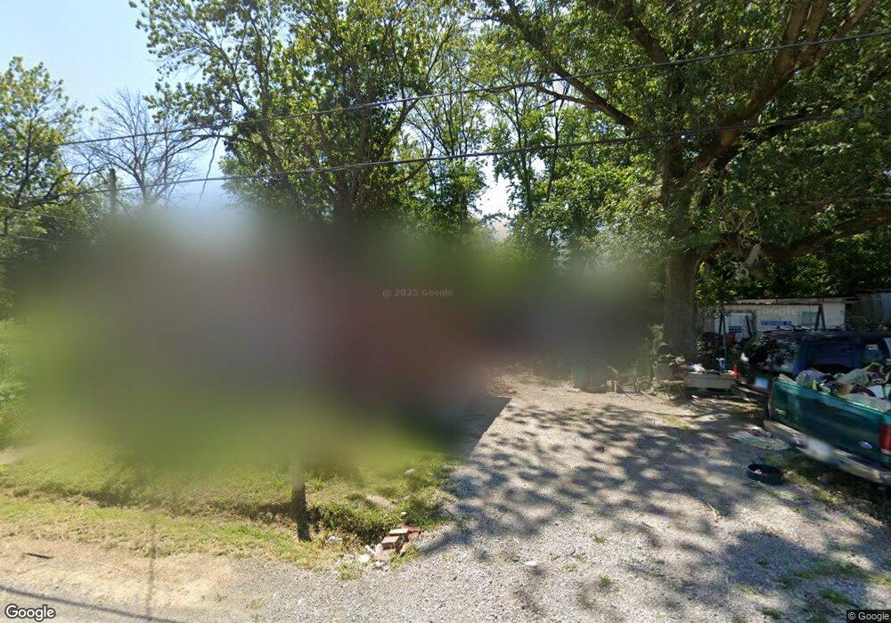 901 W Raymond St, Harrisburg, IL 62946 - photo 1