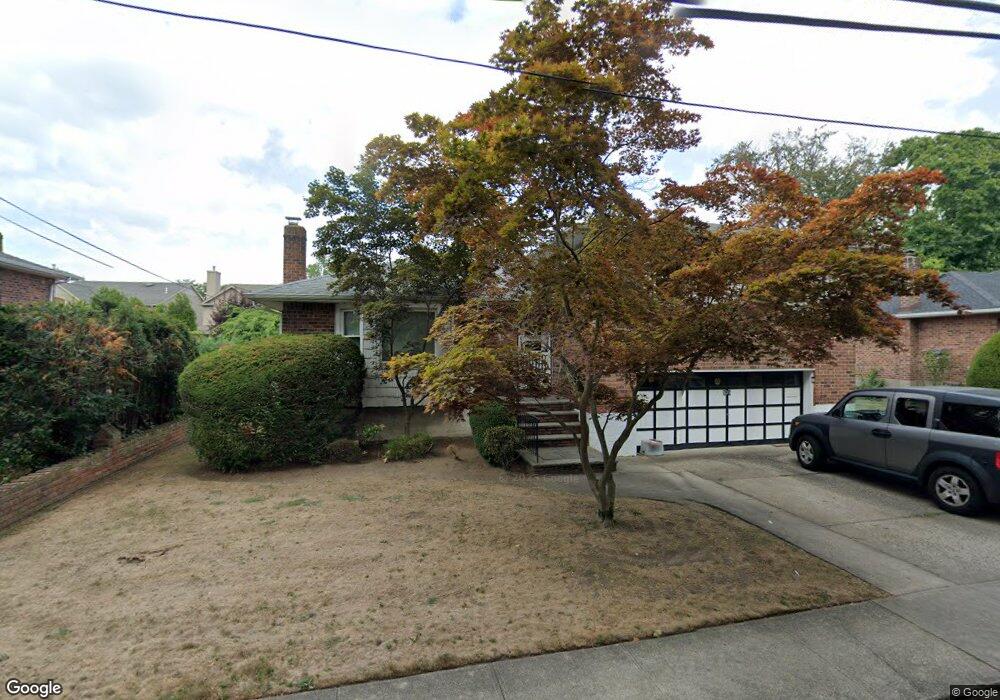 139 Brookside Dr, Valley Stream, NY 11581 - photo 1