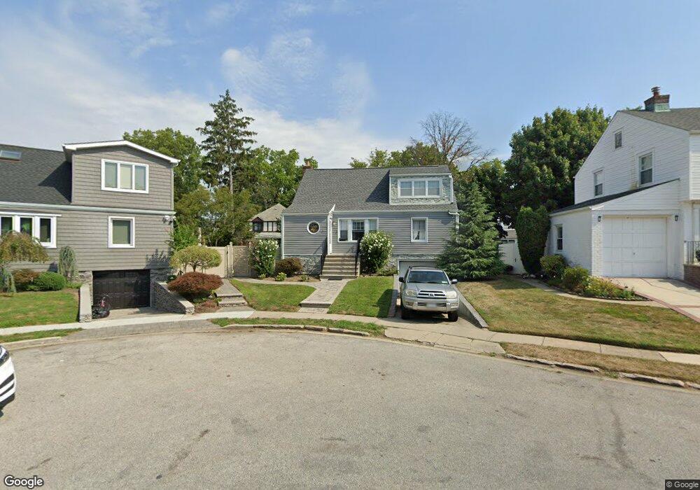 3 Cameron Ln, Valley Stream, NY 11581 - photo 1