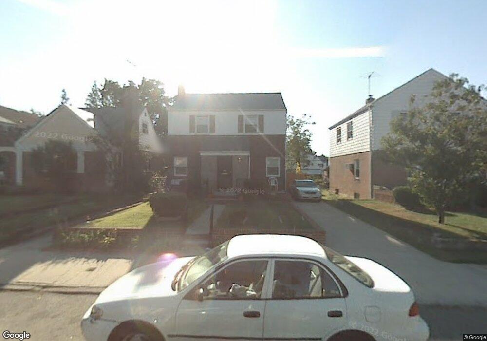 7616 175th St, Fresh Meadows, NY 11366 - photo 1