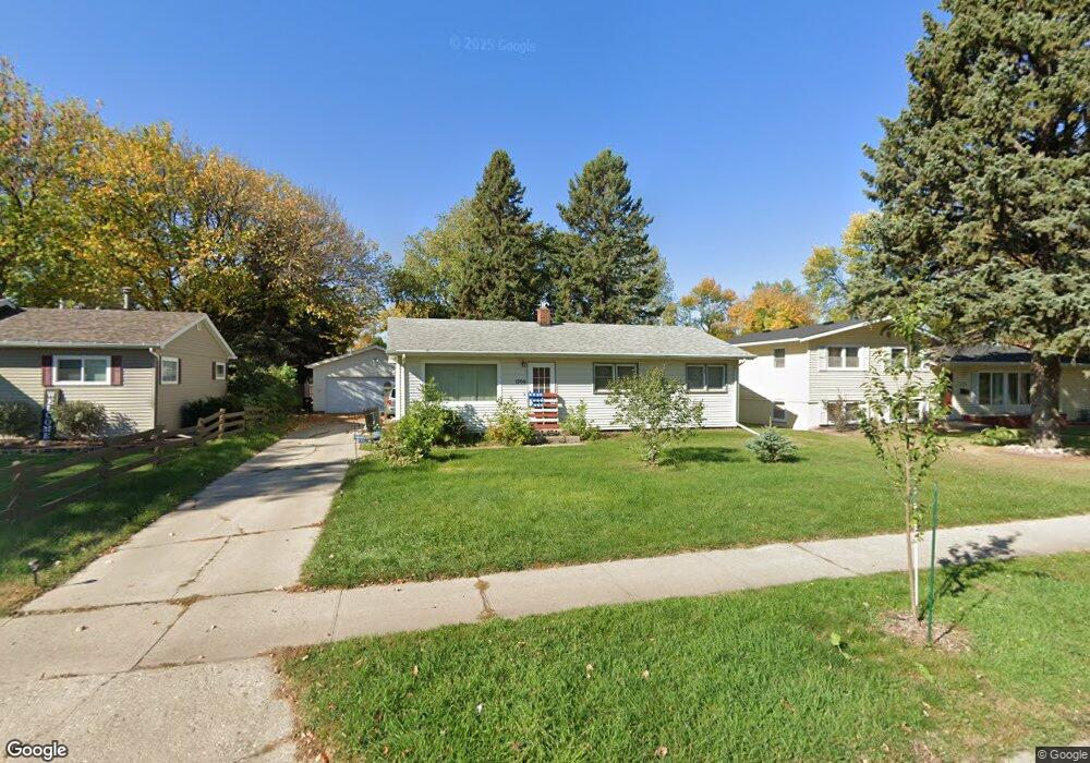 1506 S 15th St, Grand Forks, ND 58201 - photo 1