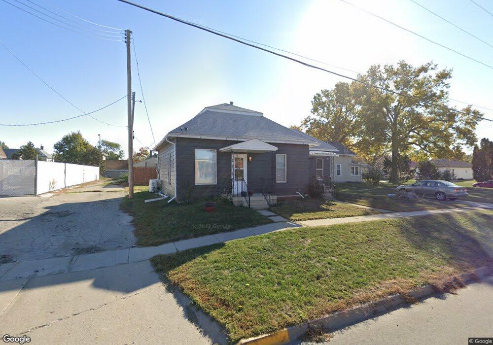 214 E 3rd St S, Newton, IA 50208 - photo 1