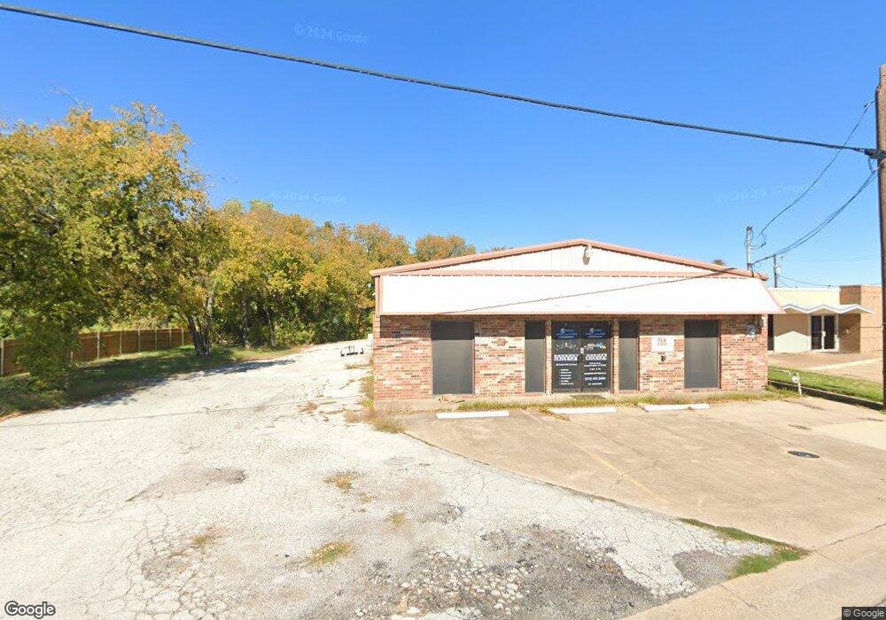 514 Davis St, Grand Prairie, TX 75050 - photo 1