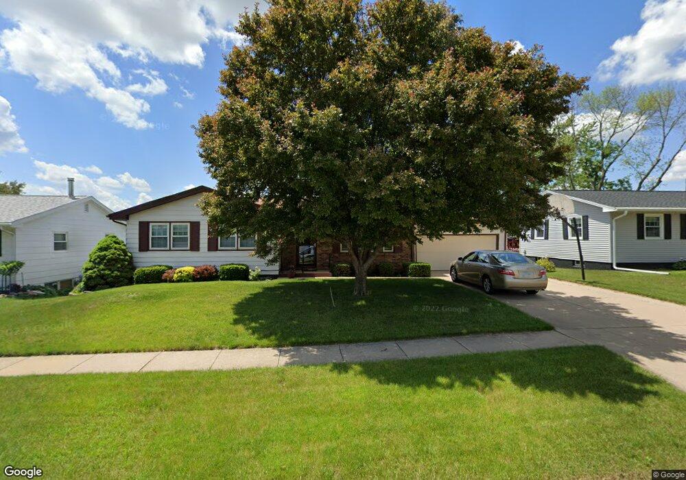 134 32nd St NW, Cedar Rapids, IA 52405 - photo 1