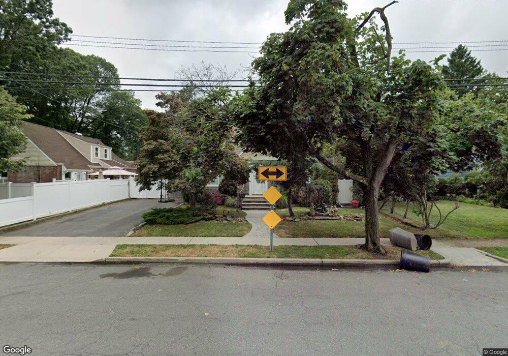 90 Walnut St, West Hempstead, NY 11552 - photo 1