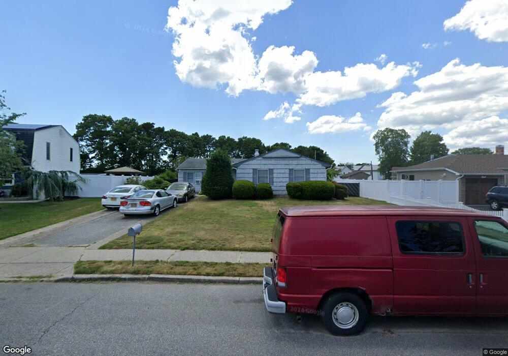 109 Rudder Dr, Holtsville, NY 11742 - photo 1