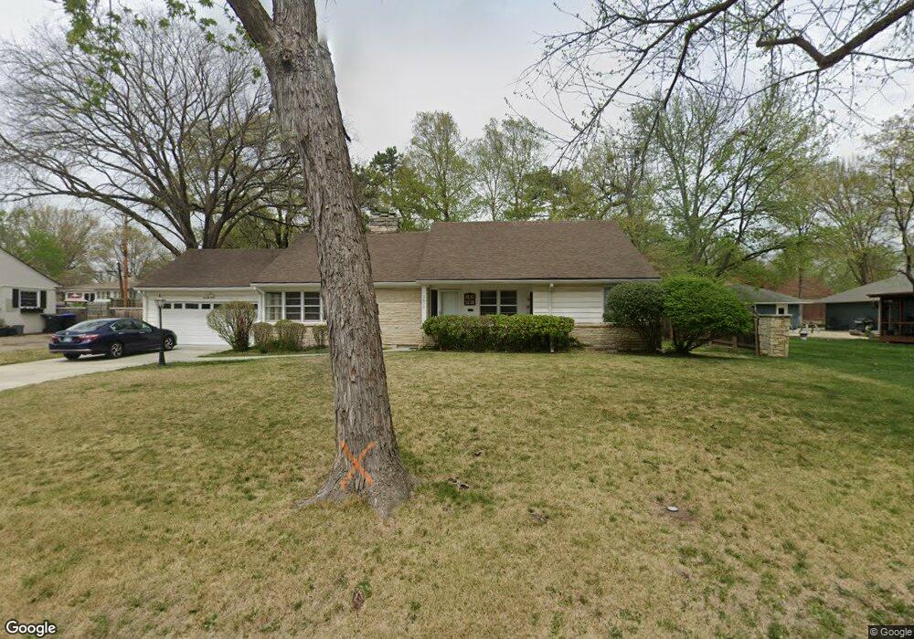 3612 SW Stratford Rd, Topeka, KS 66604 - photo 1