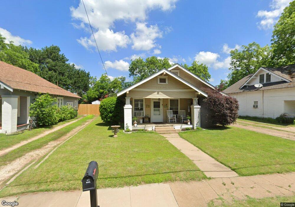 718 W Chambers St, Cleburne, TX 76033 - photo 1