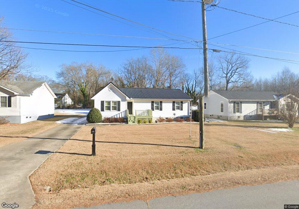 1020 Oakley Ave, Roanoke Rapids, NC 27870 - photo 1