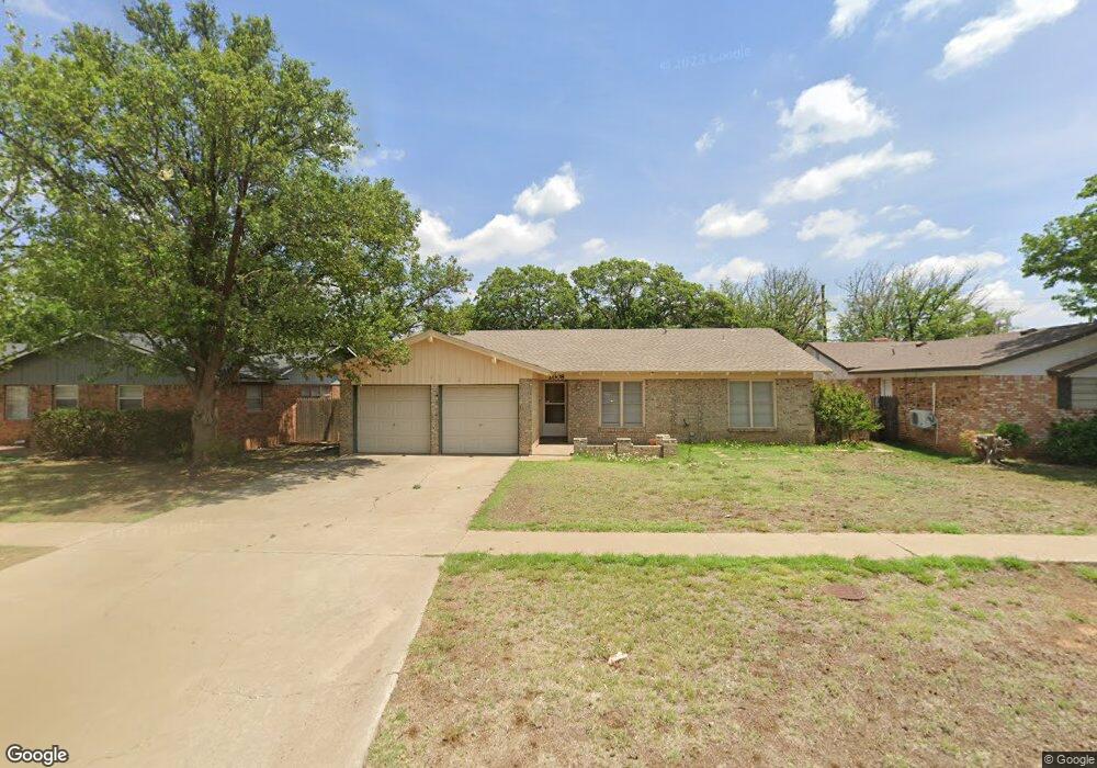 2008 Ennis St, Plainview, TX 79072 - photo 1