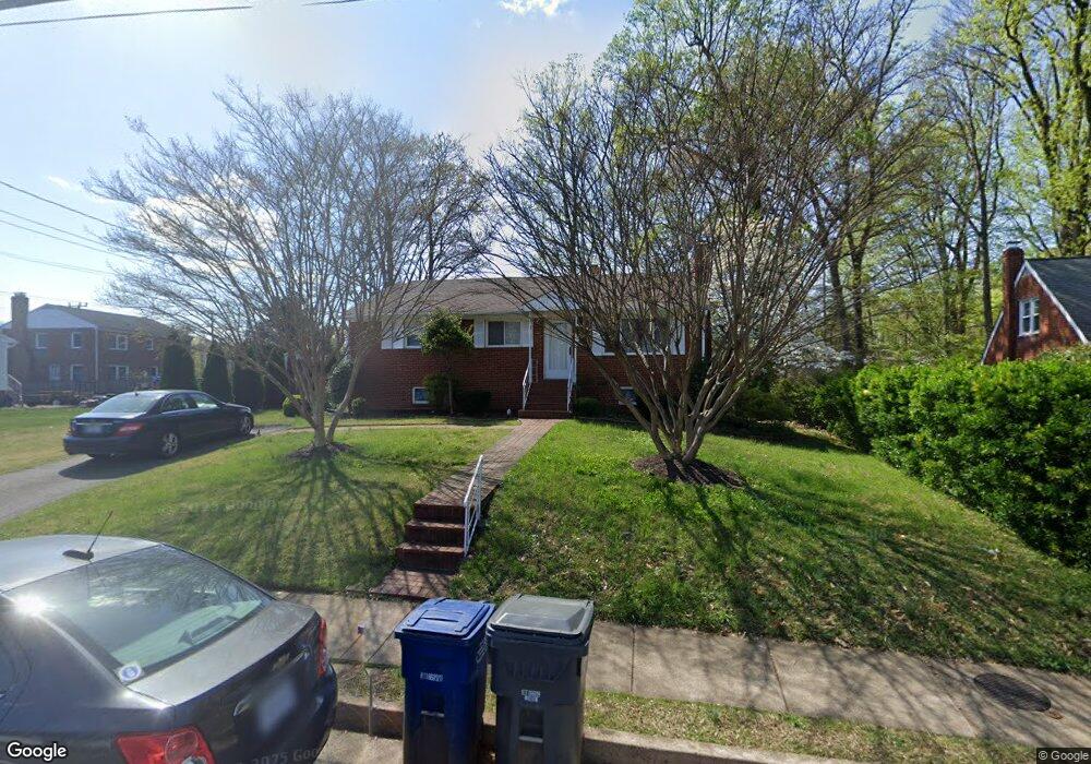 3912 Whispering Ln, Falls Church, VA 22041 - photo 1