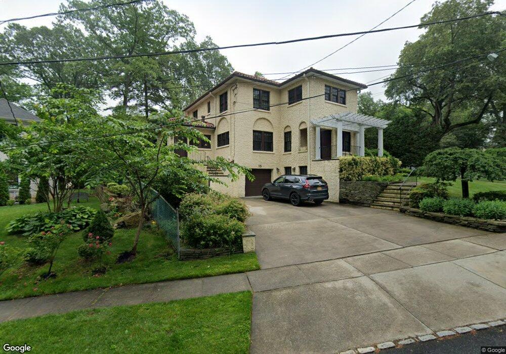 15 Lincoln Rd, Great Neck, NY 11021 - photo 1