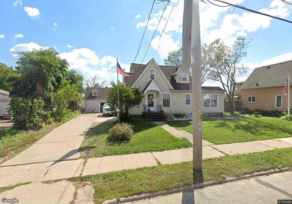 83 Wilson Ave SW, Cedar Rapids, IA 52404 - photo 1