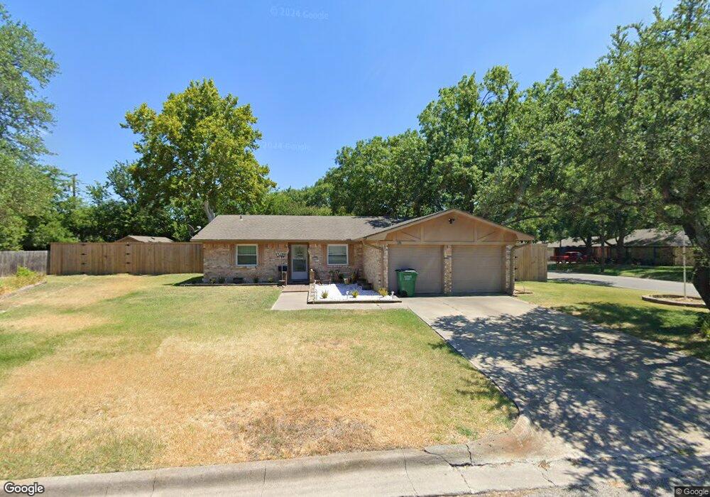 912 Kent Cir, Gainesville, TX 76240 - photo 1