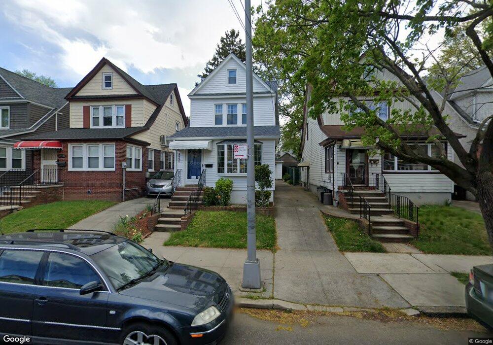 6930 Manse St, Forest Hills, NY 11375 - photo 1