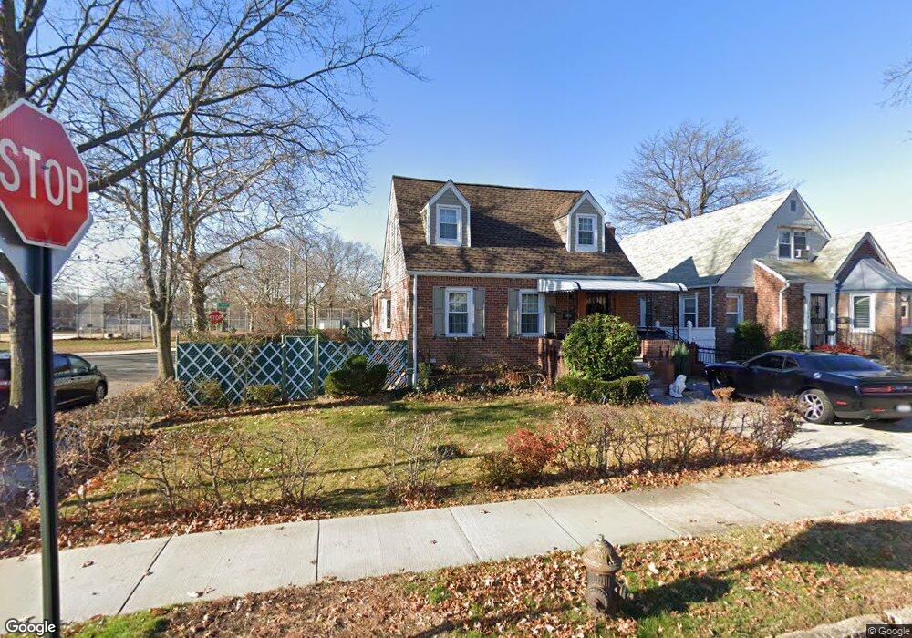 5352 192nd St, Fresh Meadows, NY 11365 - photo 1