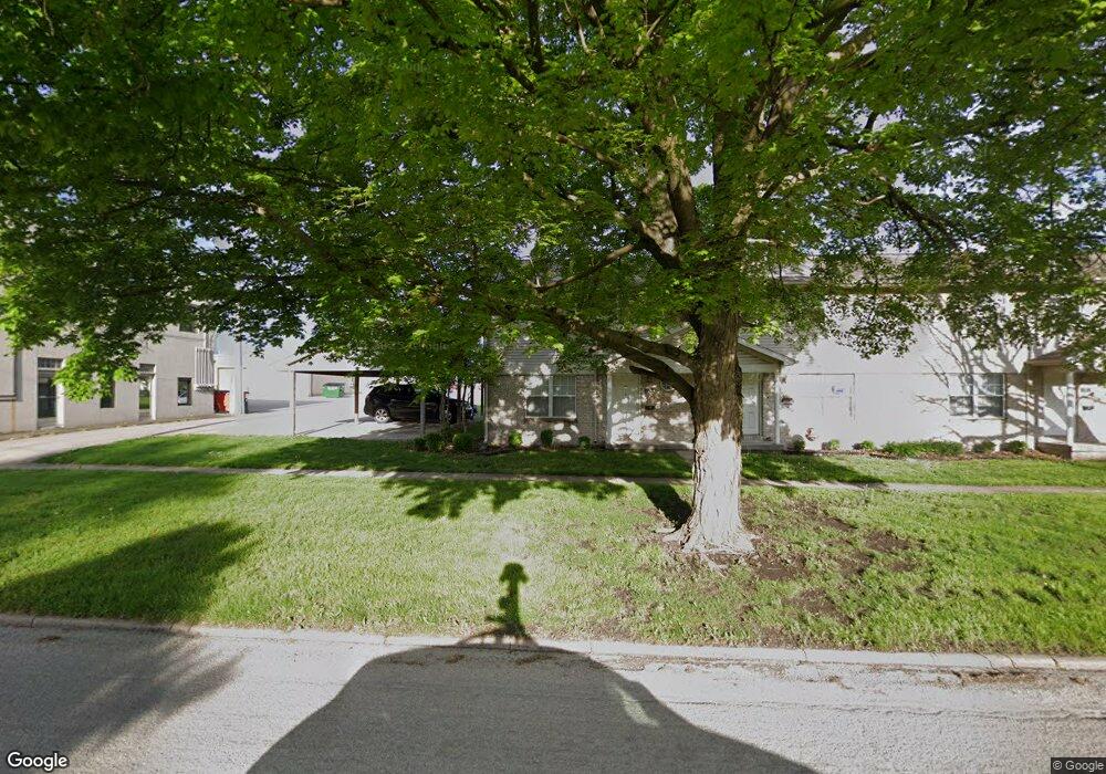 109 N 10th St, Mattoon, IL 61938 - photo 1