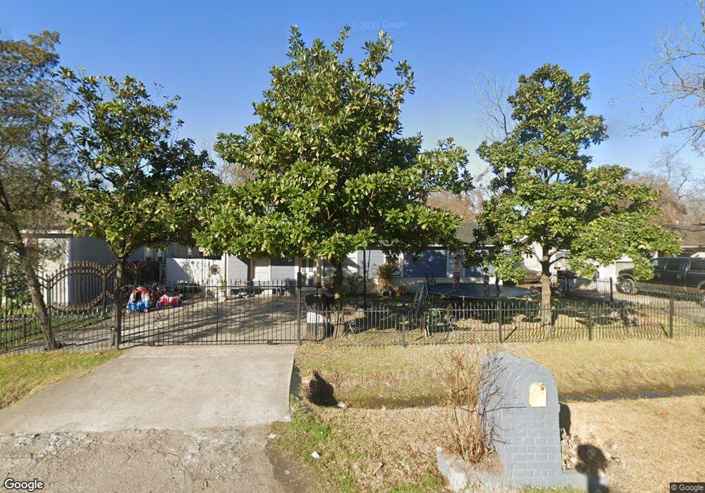 2211 Mooney Rd, Houston, TX 77093 - photo 1