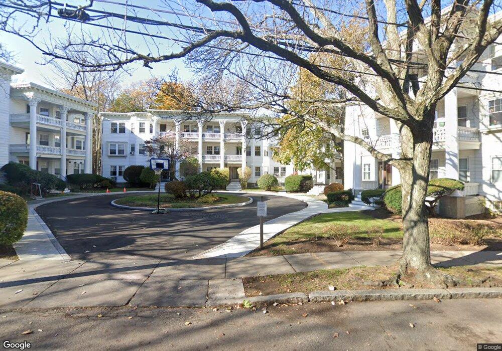 138 Middlesex Rd unit 2, Chestnut Hill, MA 02467 - photo 1