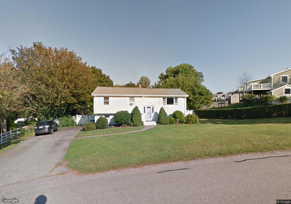 4 Algonquin Dr, Middletown, RI 02842 - photo 1