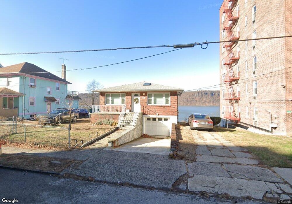 675 Warburton Ave, Yonkers, NY 10701 - photo 1