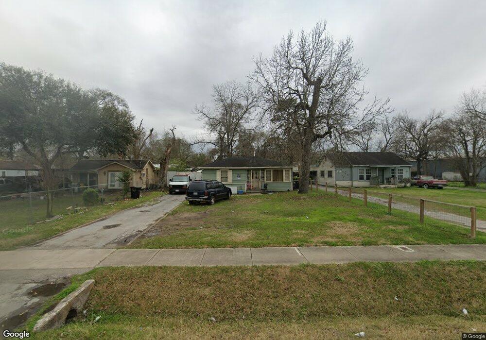 820 Apache St, Houston, TX 77022 - photo 1