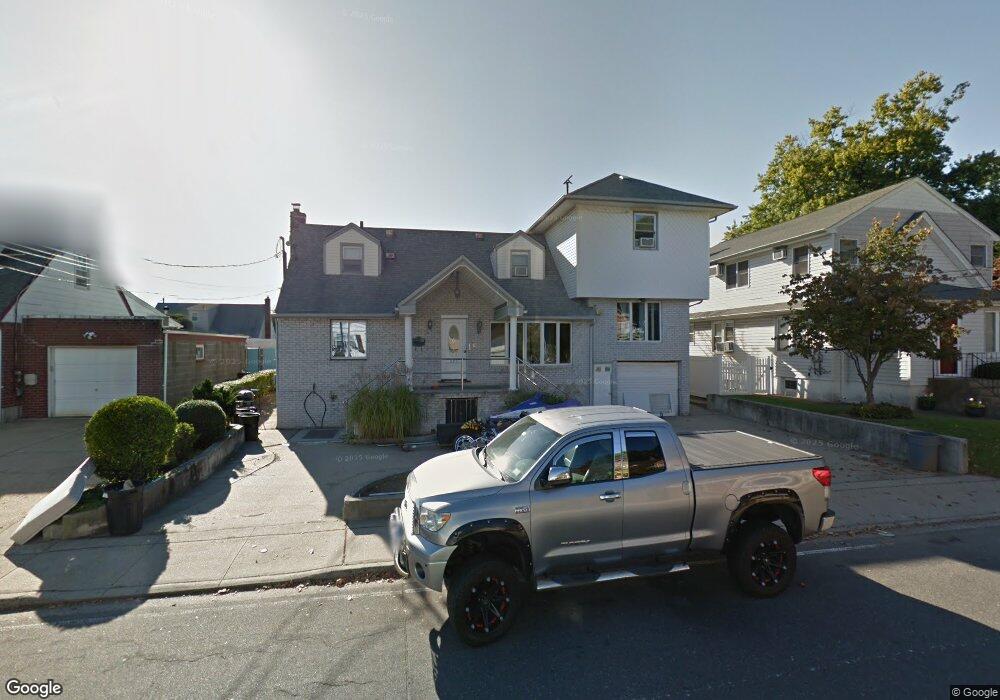 295 Plain Ct unit 2, Franklin Square, NY 11010 - photo 1