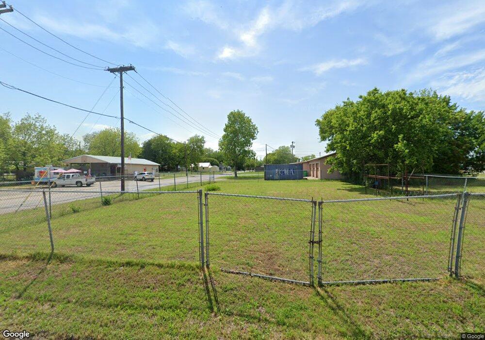 1511 N Weaver St, Gainesville, TX 76240 - photo 1