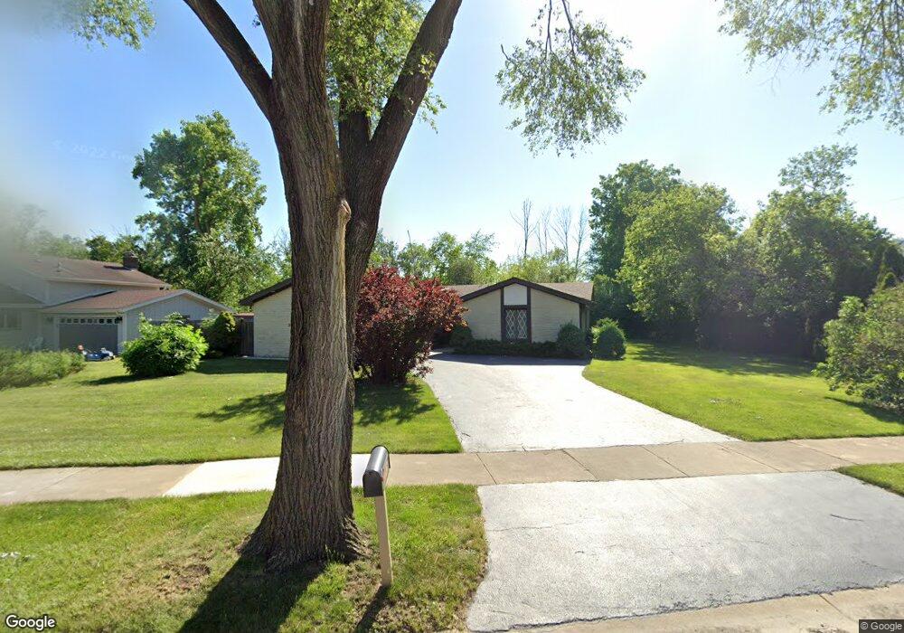 572 N Walnut St, Elmhurst, IL 60126 - photo 1