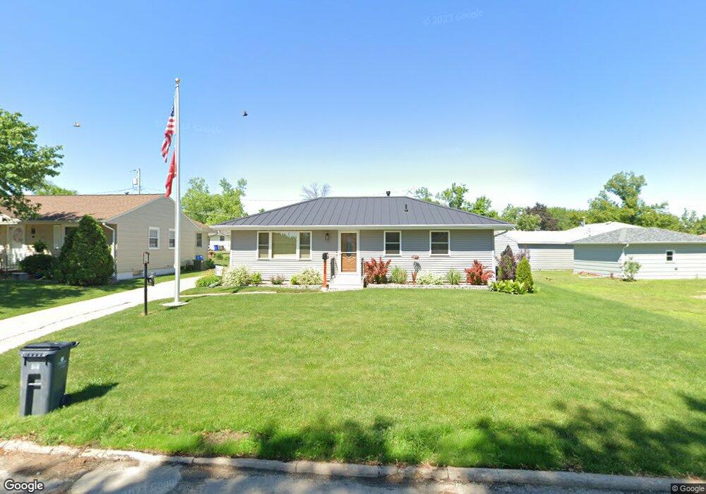 428 23rd St NW, Cedar Rapids, IA 52405 - photo 1