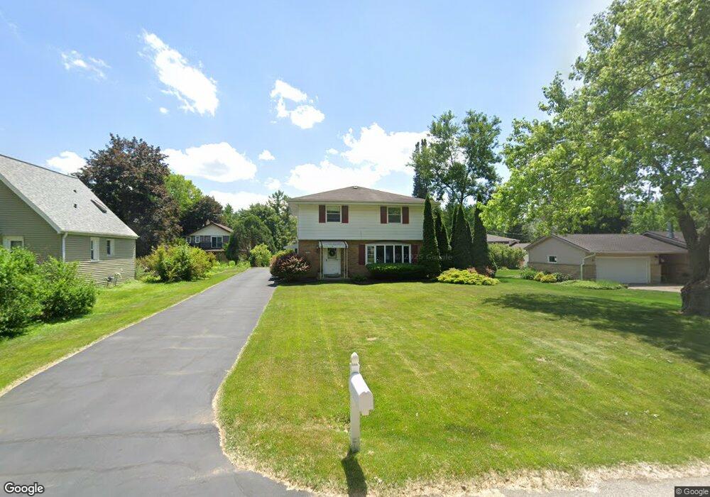 13925 Wrayburn Rd, Elm Grove, WI 53122 - photo 1