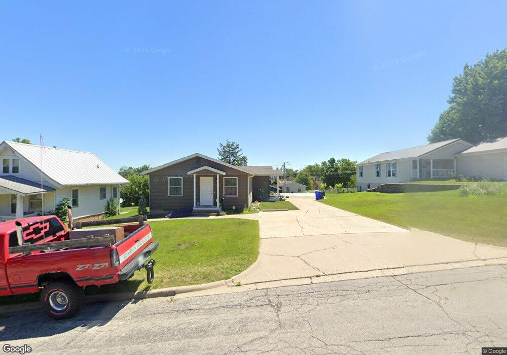2109 K St SW, Cedar Rapids, IA 52404 - photo 1