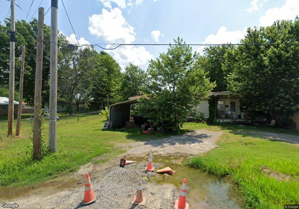 122 N 3rd St, Chouteau, OK 74337 - photo 1