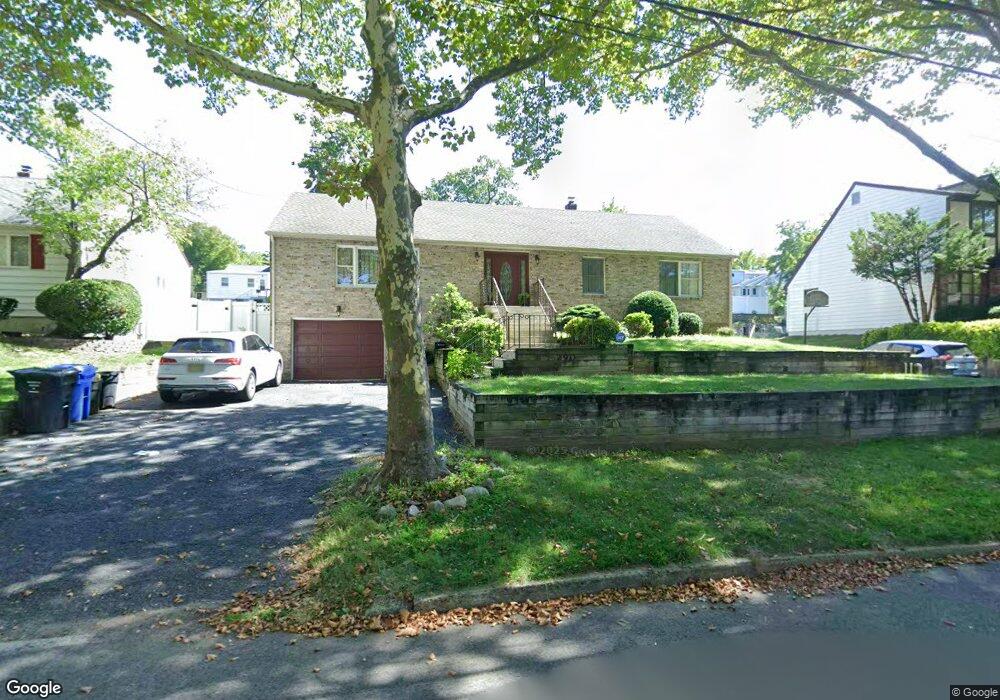 290 Buttonwood Dr, Paramus, NJ 07652 - photo 1