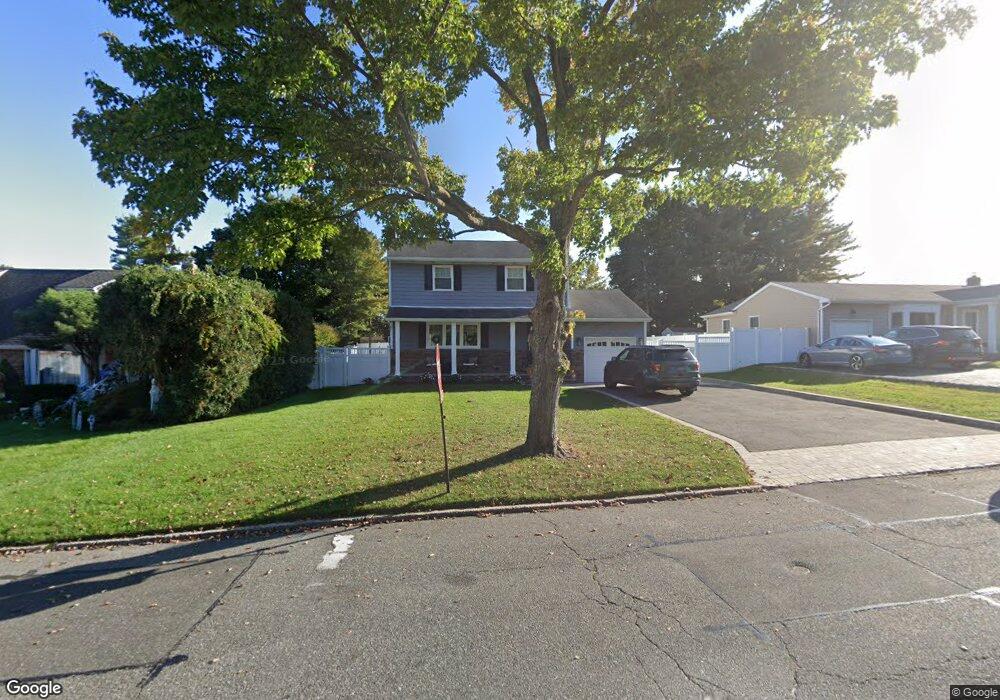 45 Roxbury Dr, ComMacK, NY 11725 - photo 1