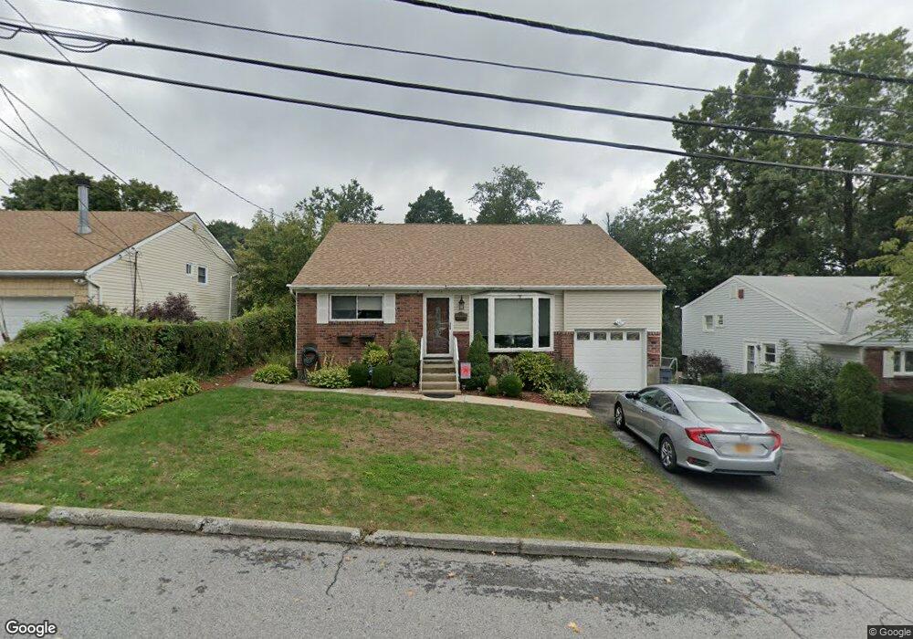 172 Newport Rd, Yonkers, NY 10710 - photo 1