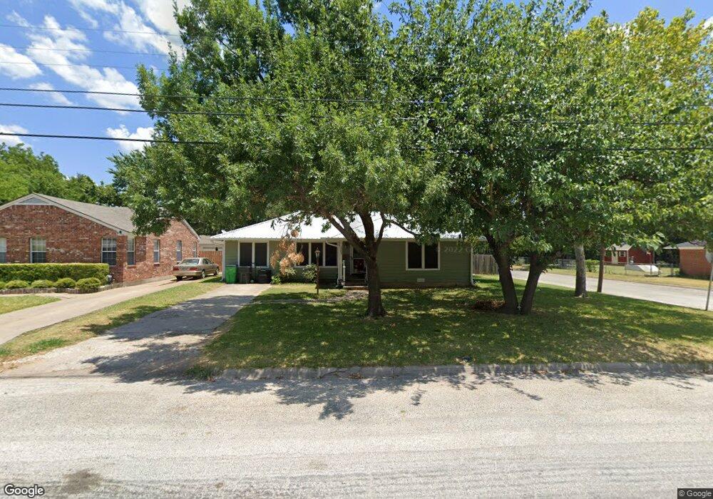 1302 Fair Ave, Gainesville, TX 76240 - photo 1