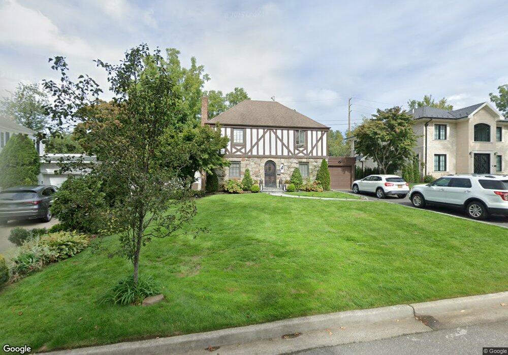 209 Old Mill Rd, Manhasset, NY 11030 - photo 1