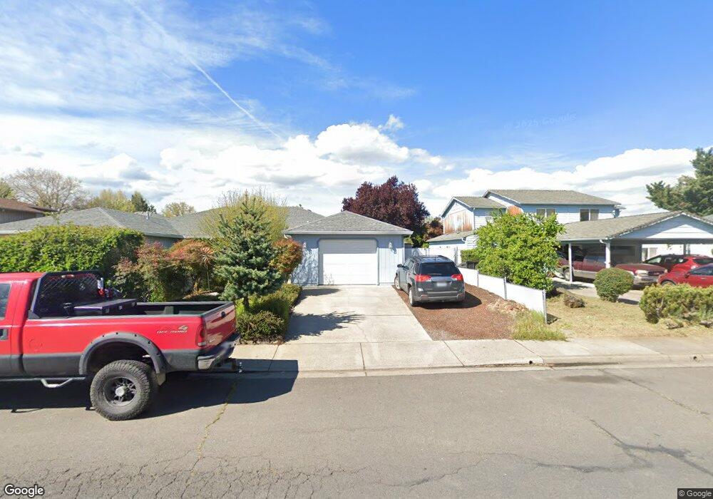 943 Hopkins Rd, Central Point, OR 97502 - photo 1